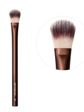Hourglass No. 16 Highlighter Brush | NEW PRODUCT